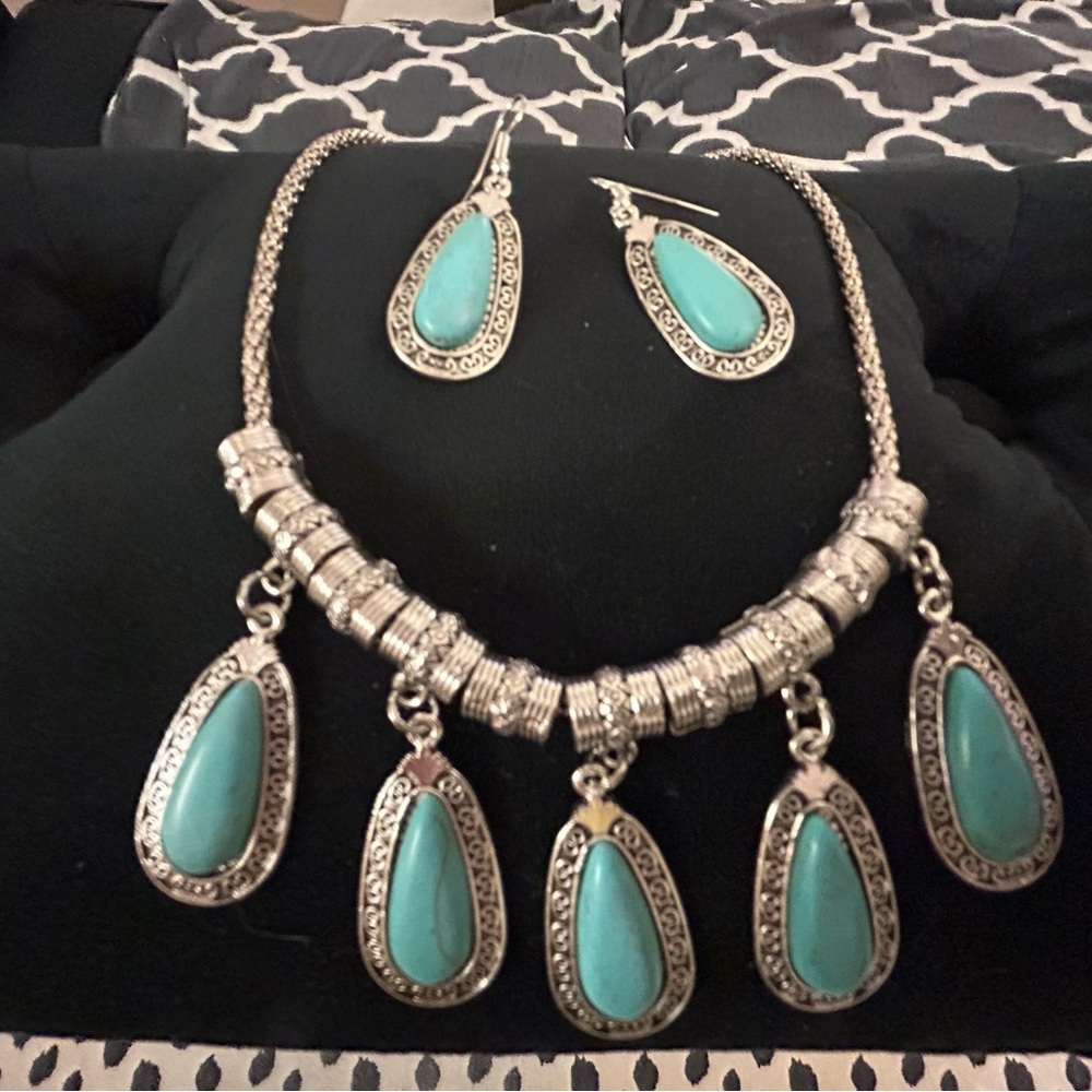 Turquoise Necklace and Earrings NEW w/out tags